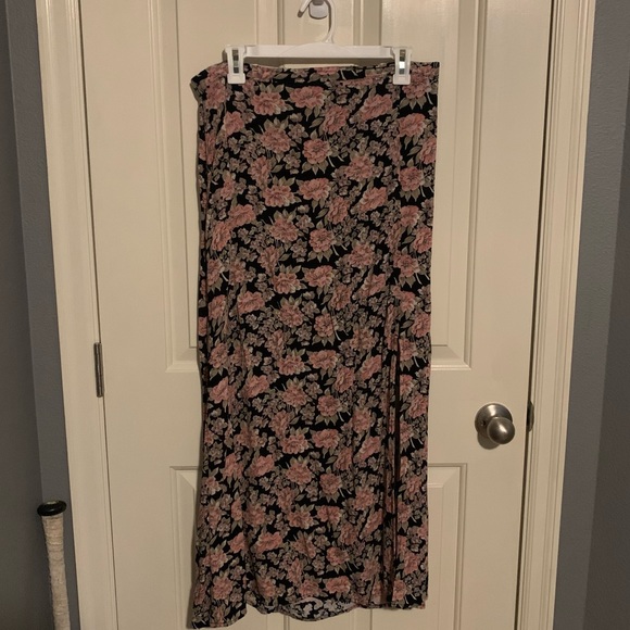 American Eagle Outfitters Dresses & Skirts - American Eagle Floral Maxi Skirt